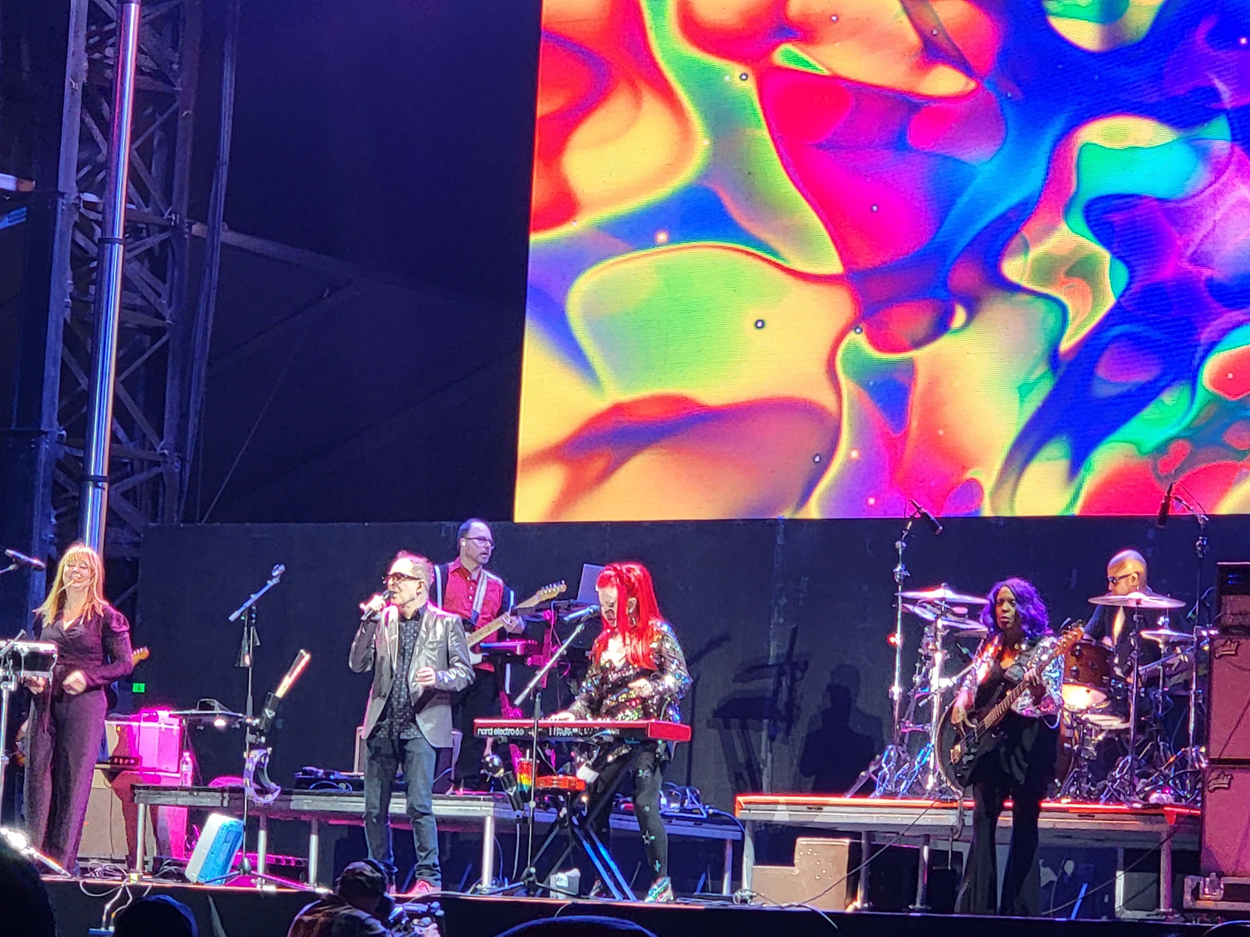 B52s2023-11-18DarkerWavesFestivalHuntingtonBeachCA (16).jpg